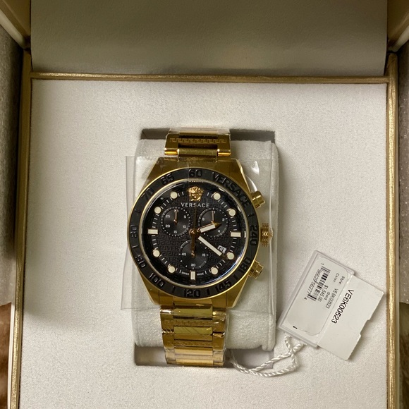 Versace - Picture 2 of 14